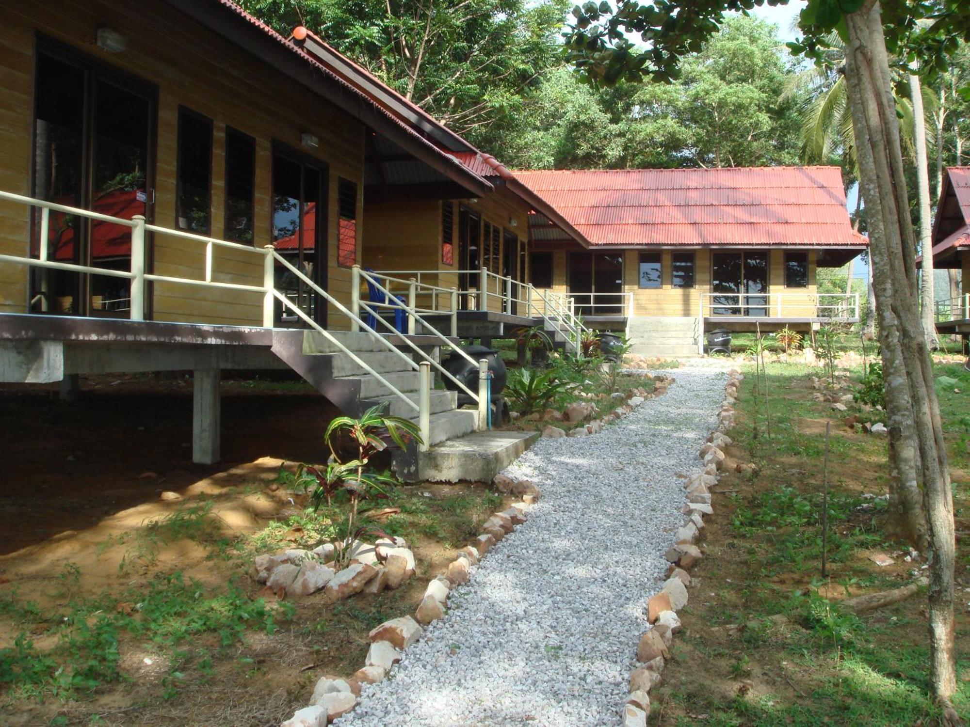 Sukorn Andaman Beach Resort Ko Sukon Exterior photo