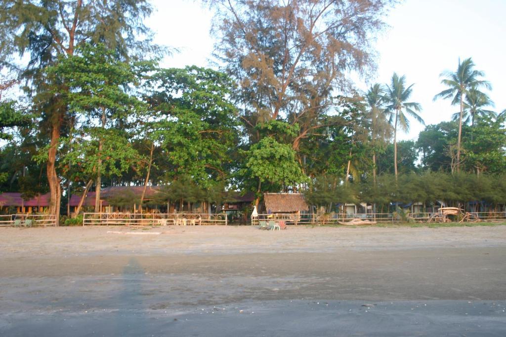 Sukorn Andaman Beach Resort Ko Sukon Exterior photo