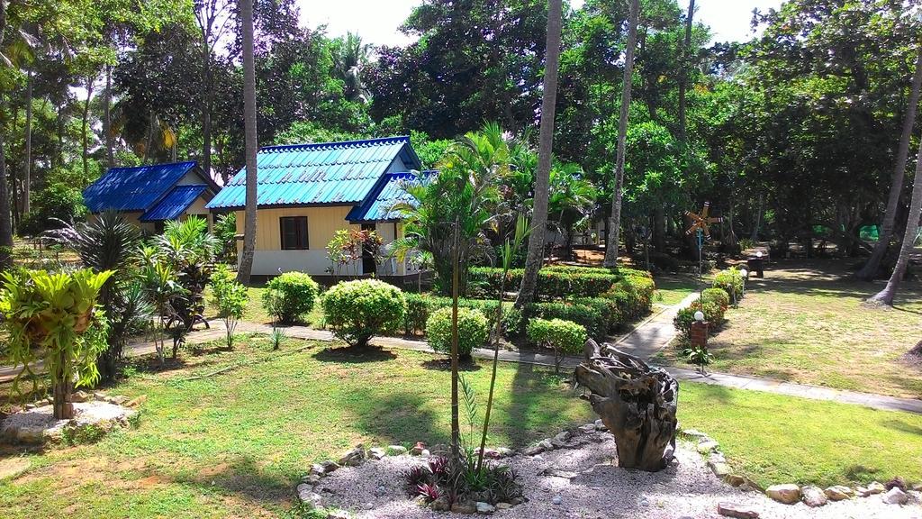 Sukorn Andaman Beach Resort Ko Sukon Exterior photo