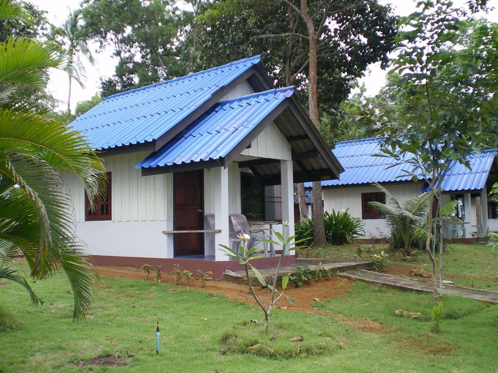 Sukorn Andaman Beach Resort Ko Sukon Exterior photo